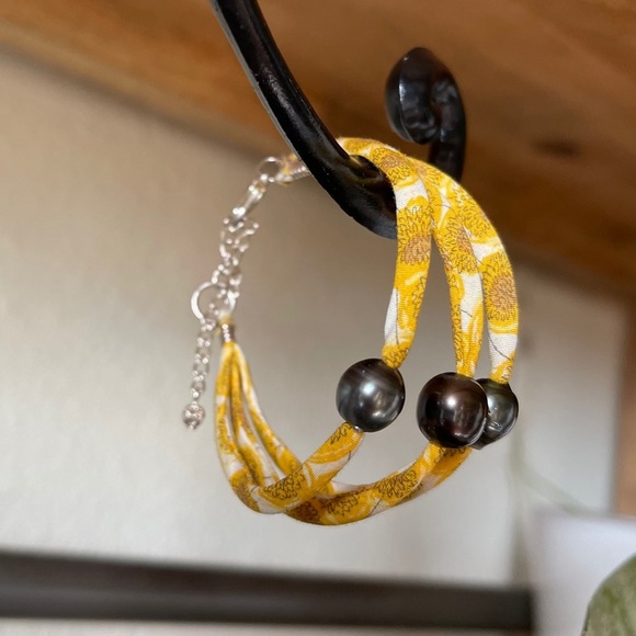 RARE authentic large real Black Tahitian Pearl trio yellow Bracelet 9mm pearls - Picture 1 of 11